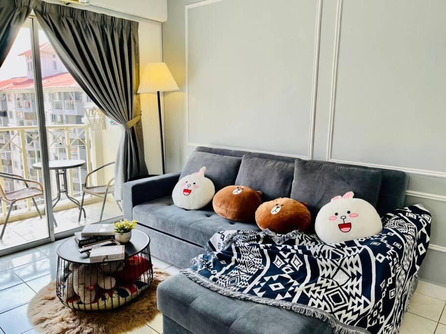 Apartment 9 Pax Near Axiata Arena & Pavilion 2 *
