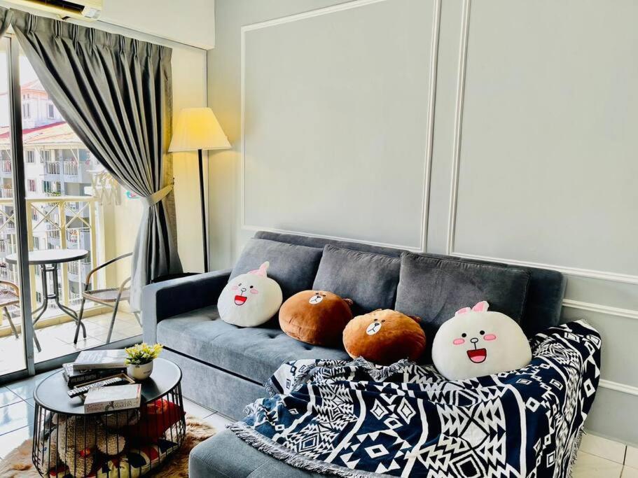 Apartment 9 Pax Near Axiata Arena & Pavilion 2 *