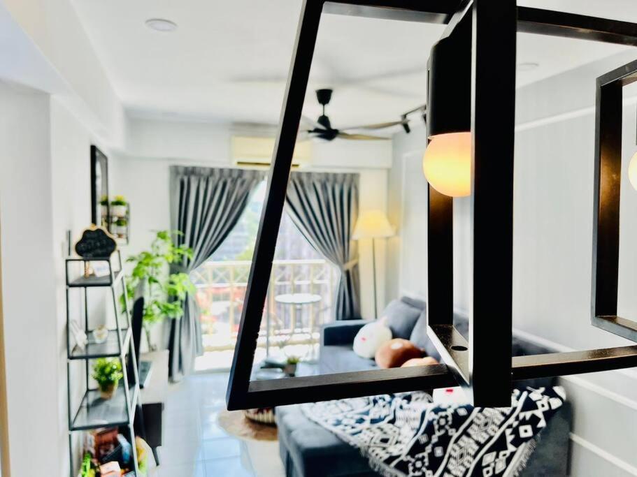 Apartment 9 Pax Near Axiata Arena & Pavilion 2 *