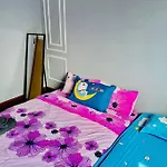 9 Pax Homestay Near Axiata Arena & Pavilion 2