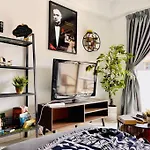 9 Pax Homestay Near Axiata Arena & Pavilion 2